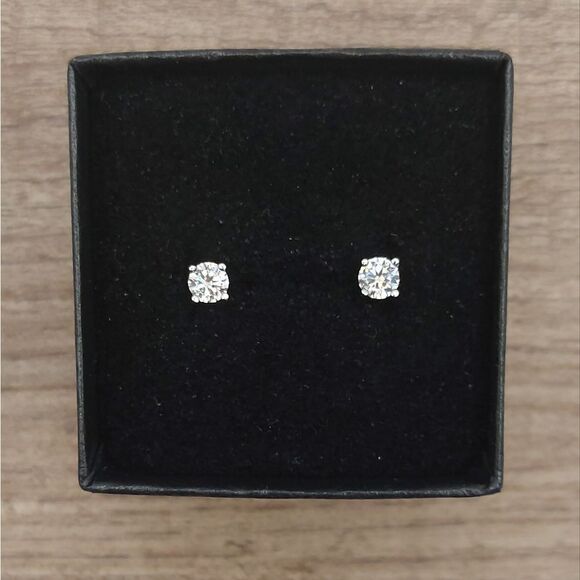 0.3 Carat Moissanite 925 Silver Sterling Simple Silver Stud Earrings - Picture 1 of 9